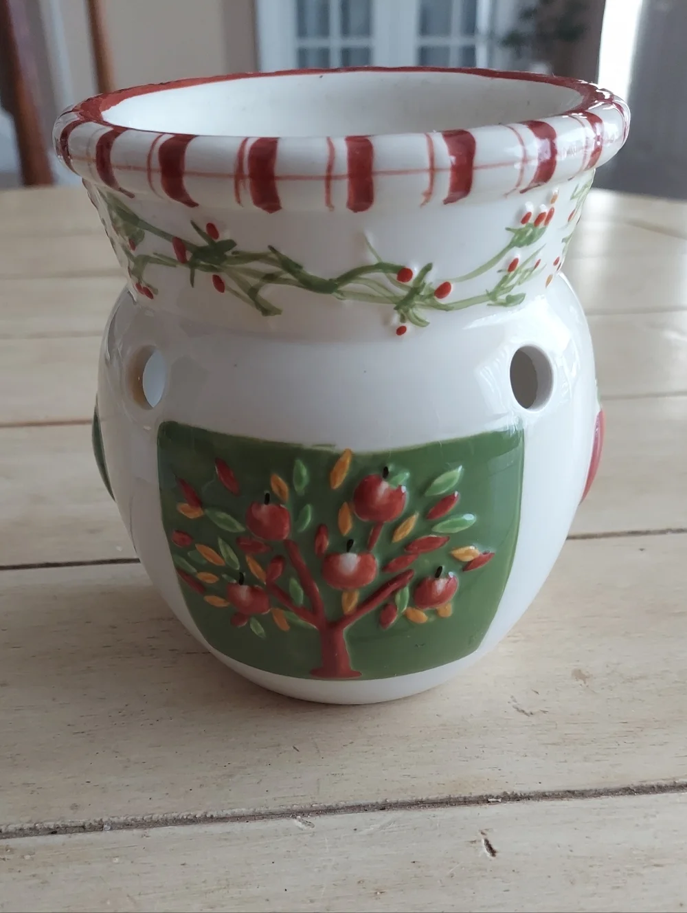 White Ceramic Wax Diffuser with Red & Green Apple Tree Motif XL NWOT 2018